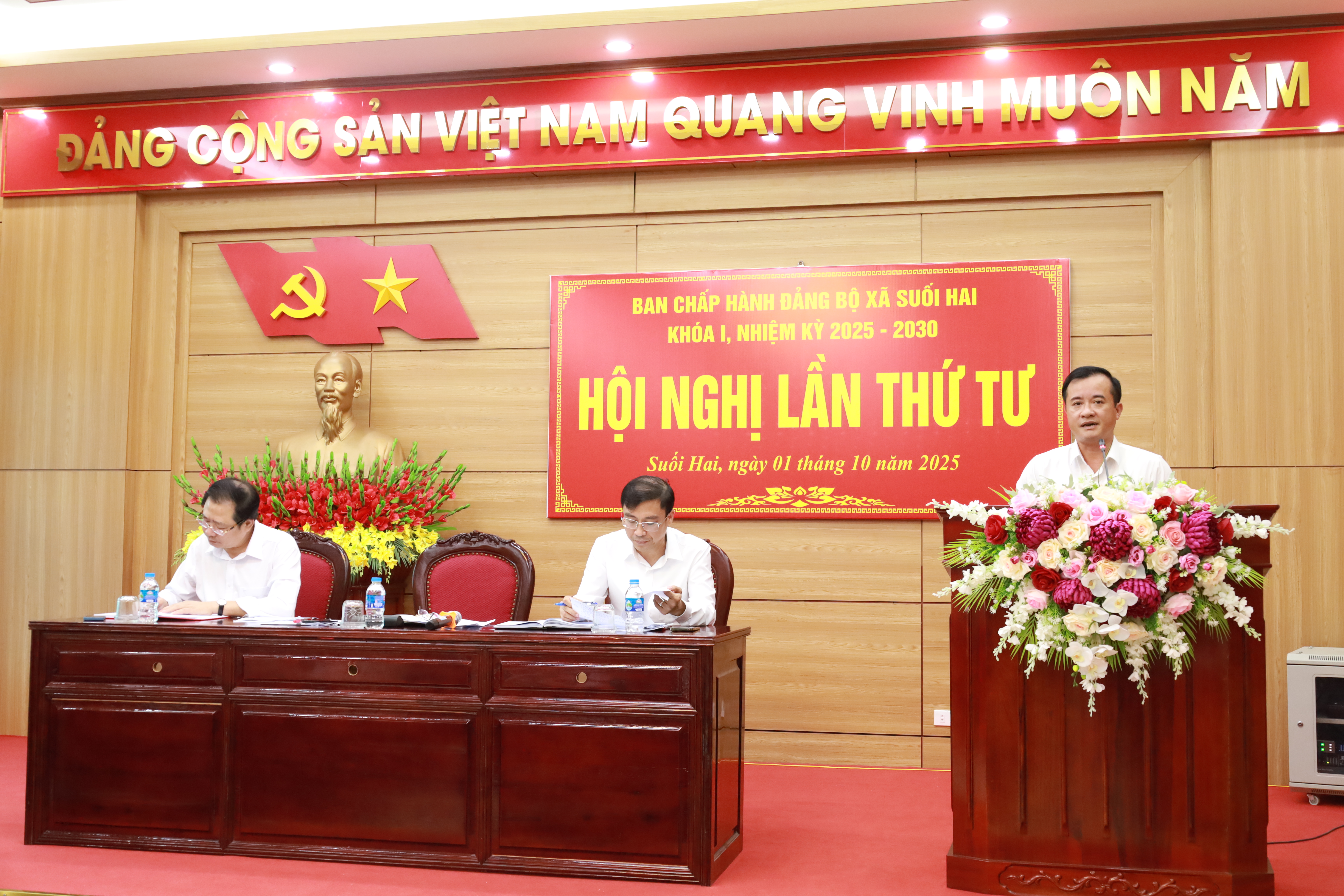 Đồng chí Đỗ Mạnh Hưng - Bí thư Đảng ủy - Chủ tịch HĐND xã phát biểu chỉ đạo tại hội nghị