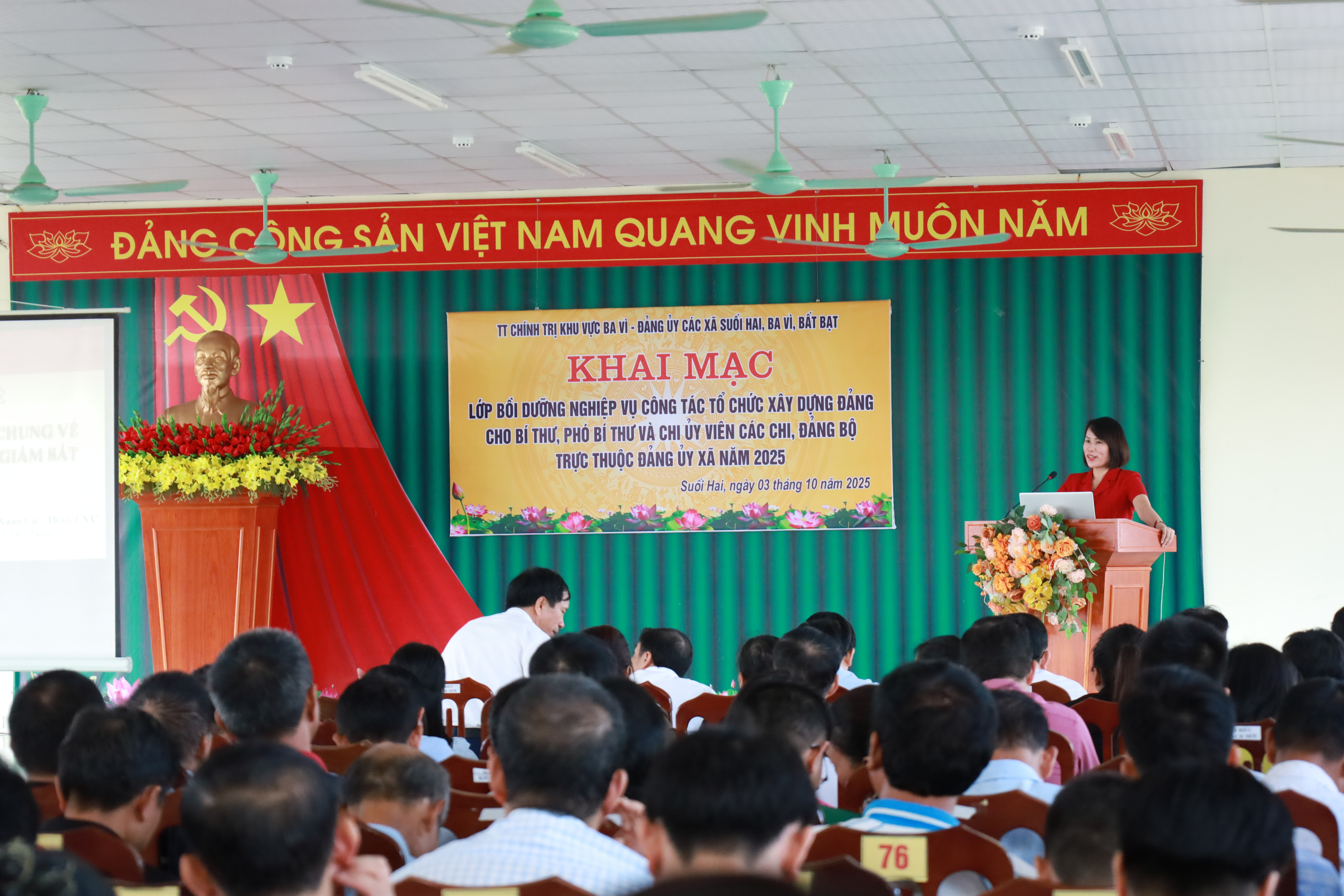 Đồng chí Nguyễn Thị Nga - Giám đốc Trung tâm Chính trị khu vực Ba Vì phát biểu khai mạc lớp tập huấn
