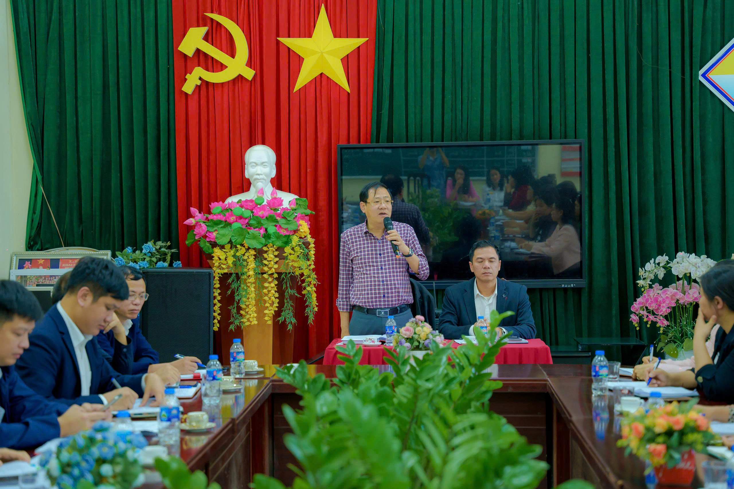 Đồng chí Nguyễn Ngọc Mạnh – Chủ tịch UBND xã phát biểu kết luận tại buổi làm việc