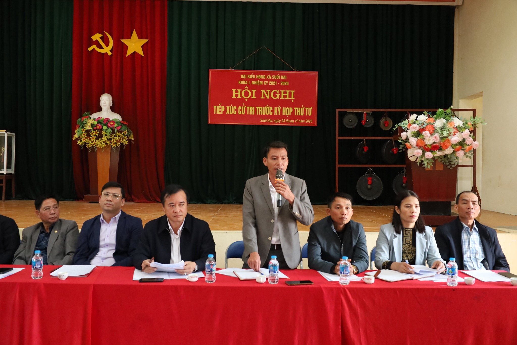 Đại biểu HĐND xã Suối Hai tiếp xúc cử tri tại thôn 8