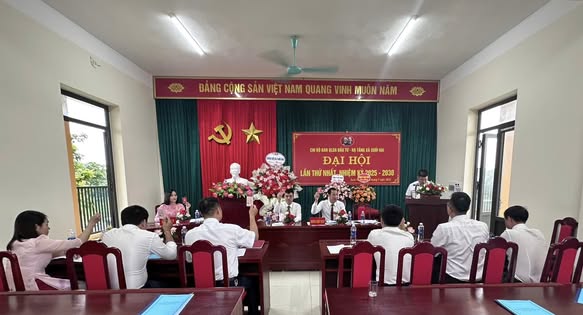 Đại biểu dự Đại hội biểu quyết thông qua các nội dung được trình tại Đại hội