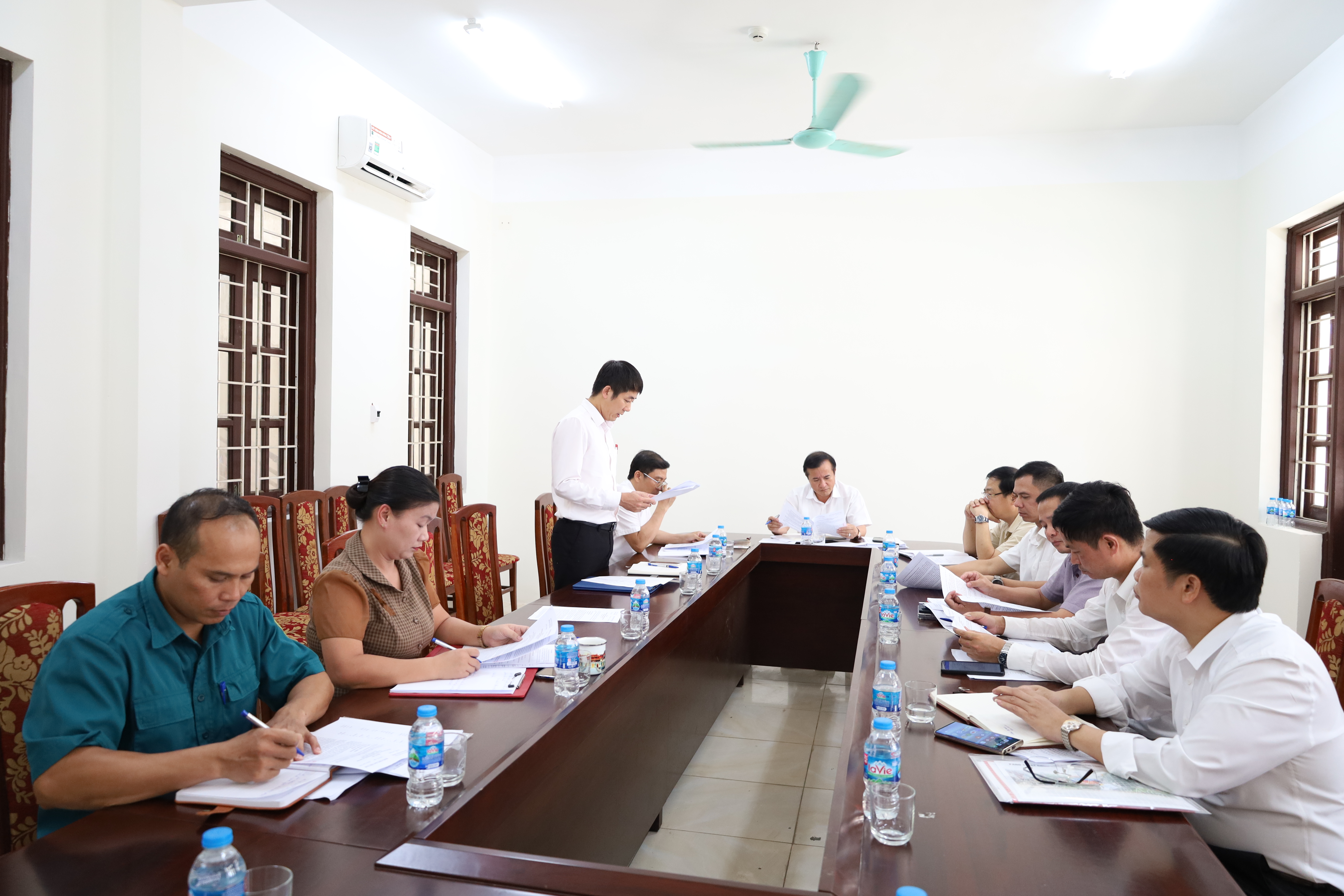 Quang cảnh cuộc họp