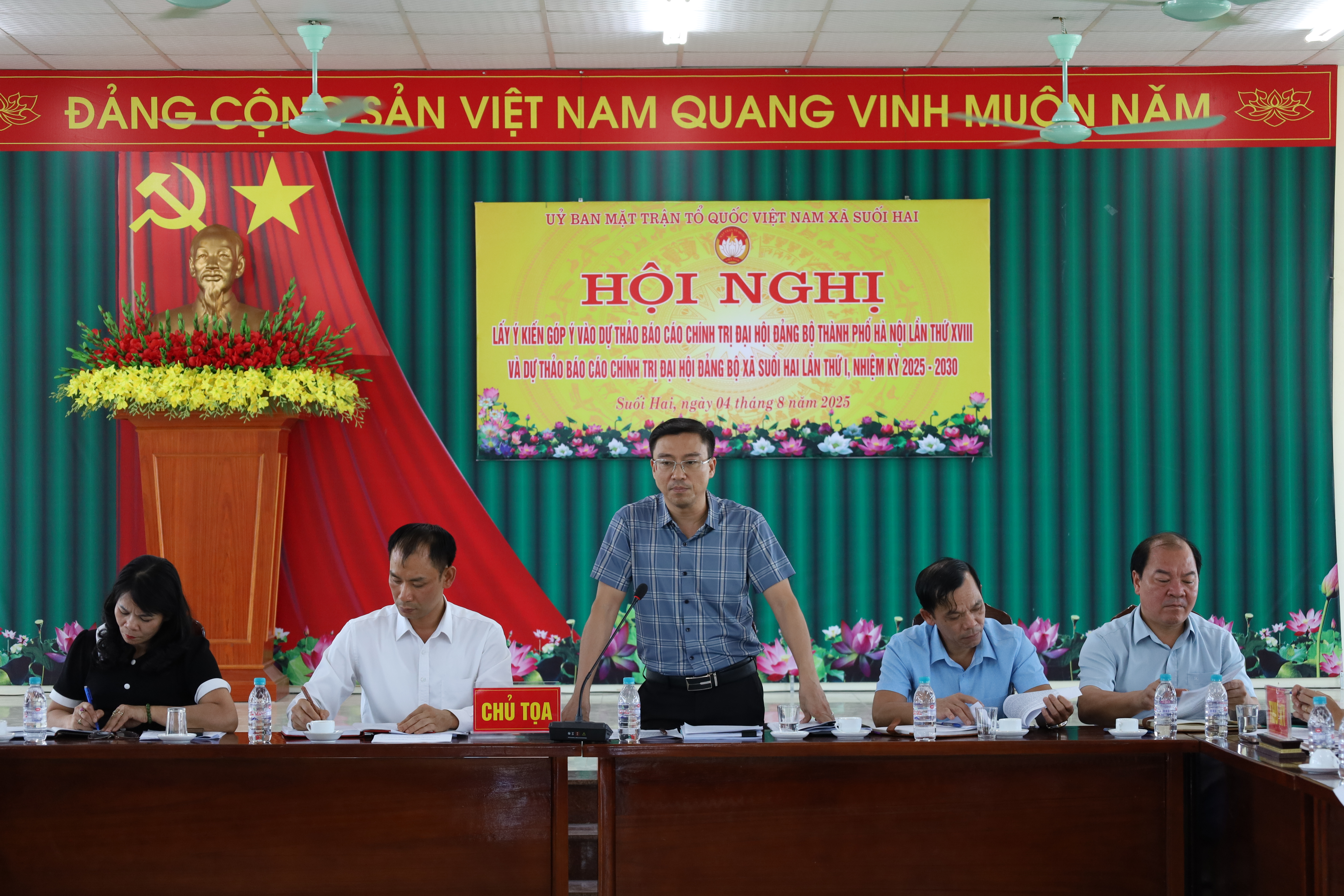 Đồng chí Chu Huy Phương - Phó bí thư Thường trực Đảng ủy chủ trì cuộc họp
