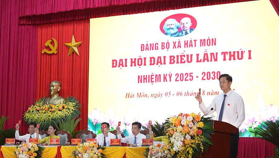 Đoàn Chủ tịch Đại hội