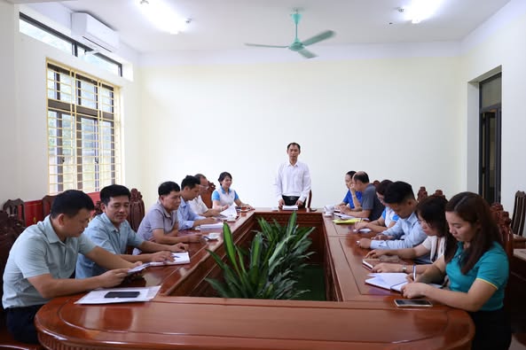 Đồng chí Nguyễn Minh Đức - Chủ tịch Ủy ban MTTQ xã Suối Hai triển khai các nội dung trong công tác tổ chức Đại hội MTTQ cấp xã lần thứ I, nhiệm kỳ 2025 -2030