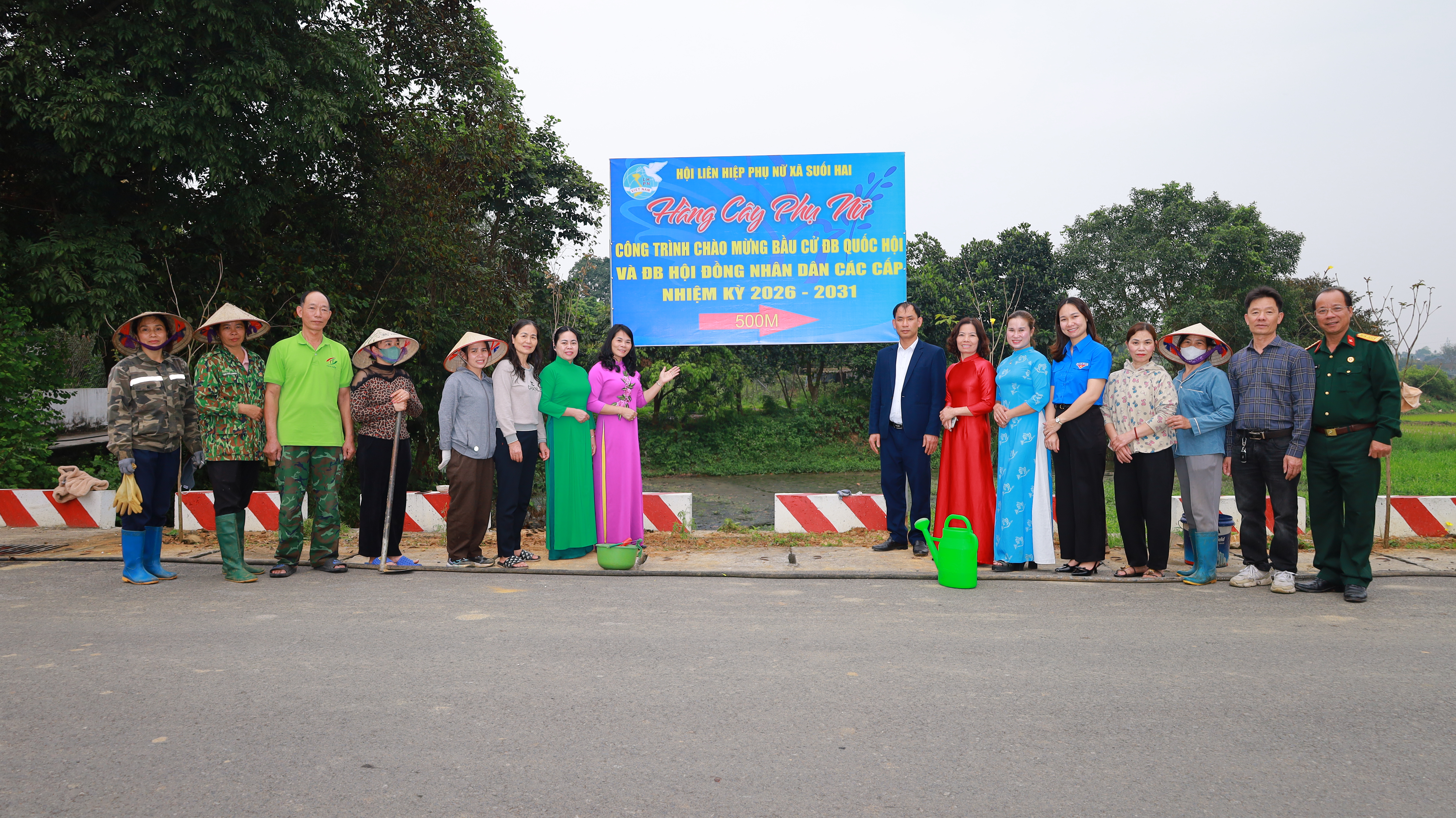 Hội LHPN xã Suối Hai gắn biển công trình đường cây chào mừng Cuộc bầu cử Đại biểu Quốc hội và HĐND các cấp nhiệm kỳ 2026 -2031