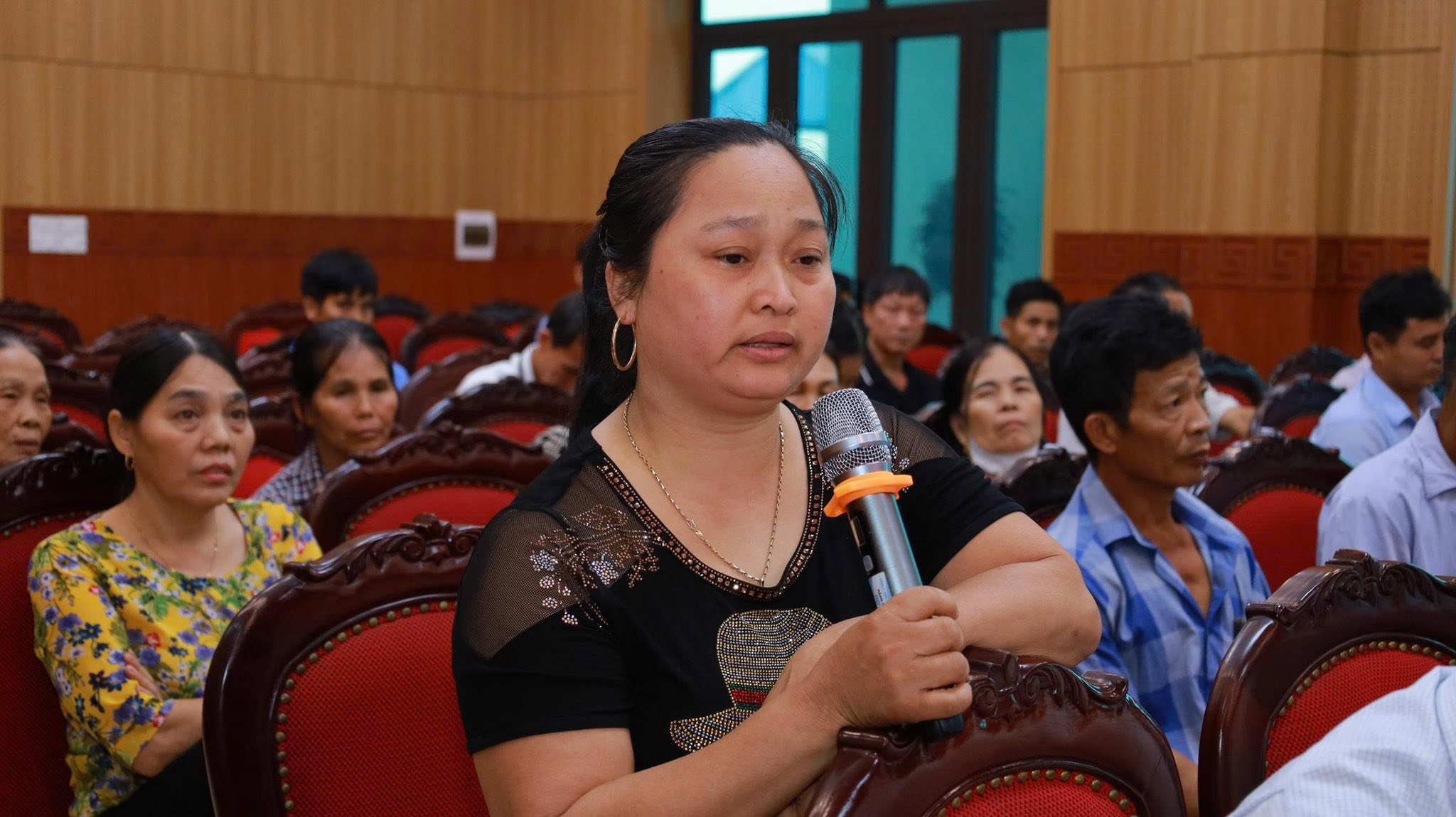Hộ di dân nông trường Sông Đà phát biểu ý kiến tại buổi làm việc