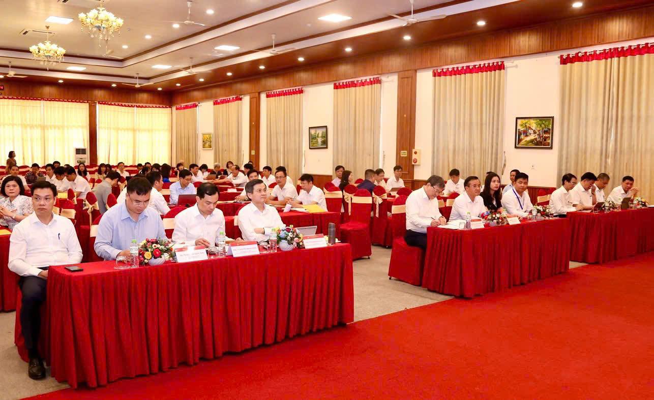 Quanh cảnh lớp học