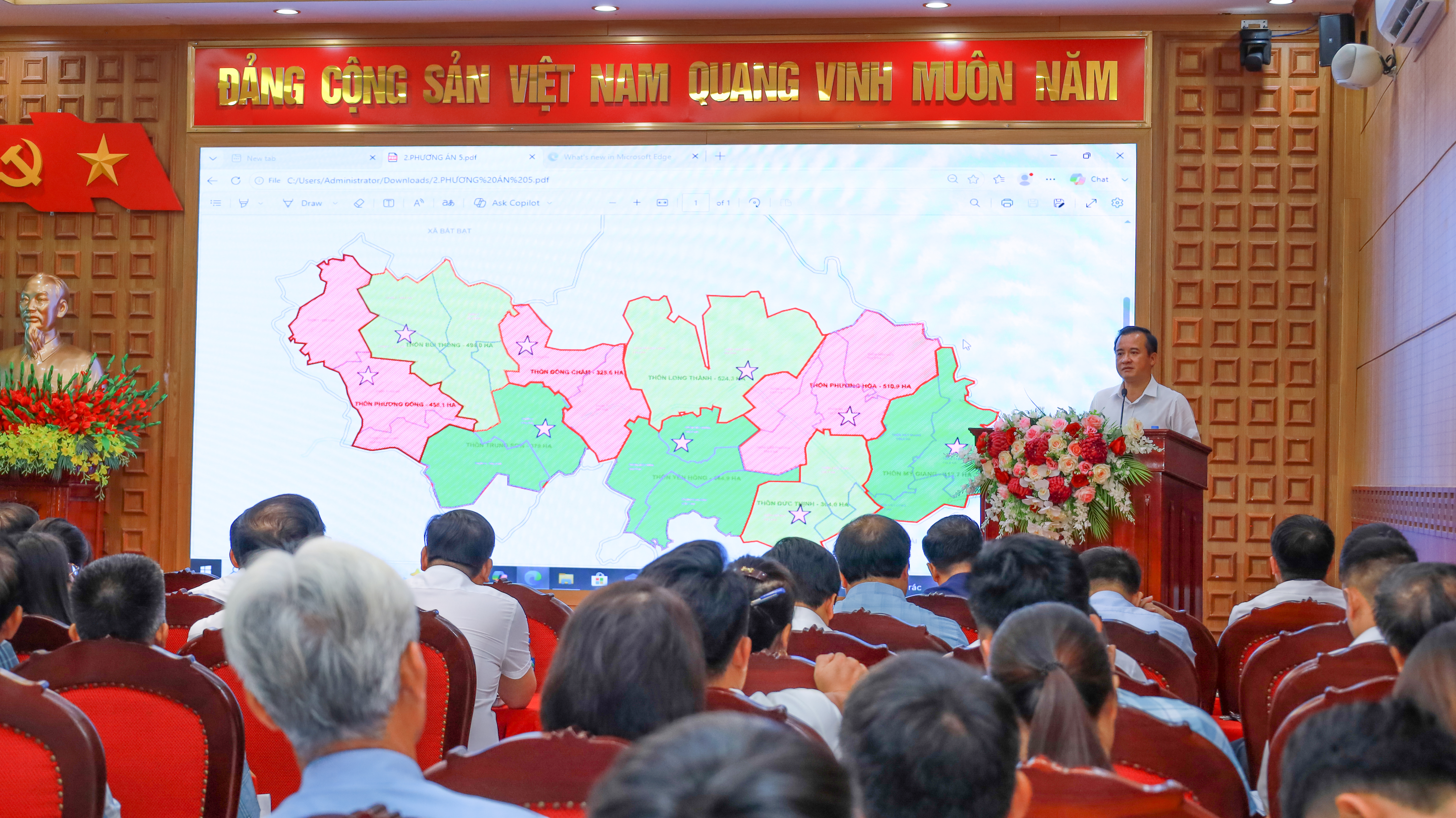 Đồng chí Đỗ Mạnh Hưng - Bí thư Đảng ủy - Chủ tịch HĐND xã phát biểu tại hội nghị