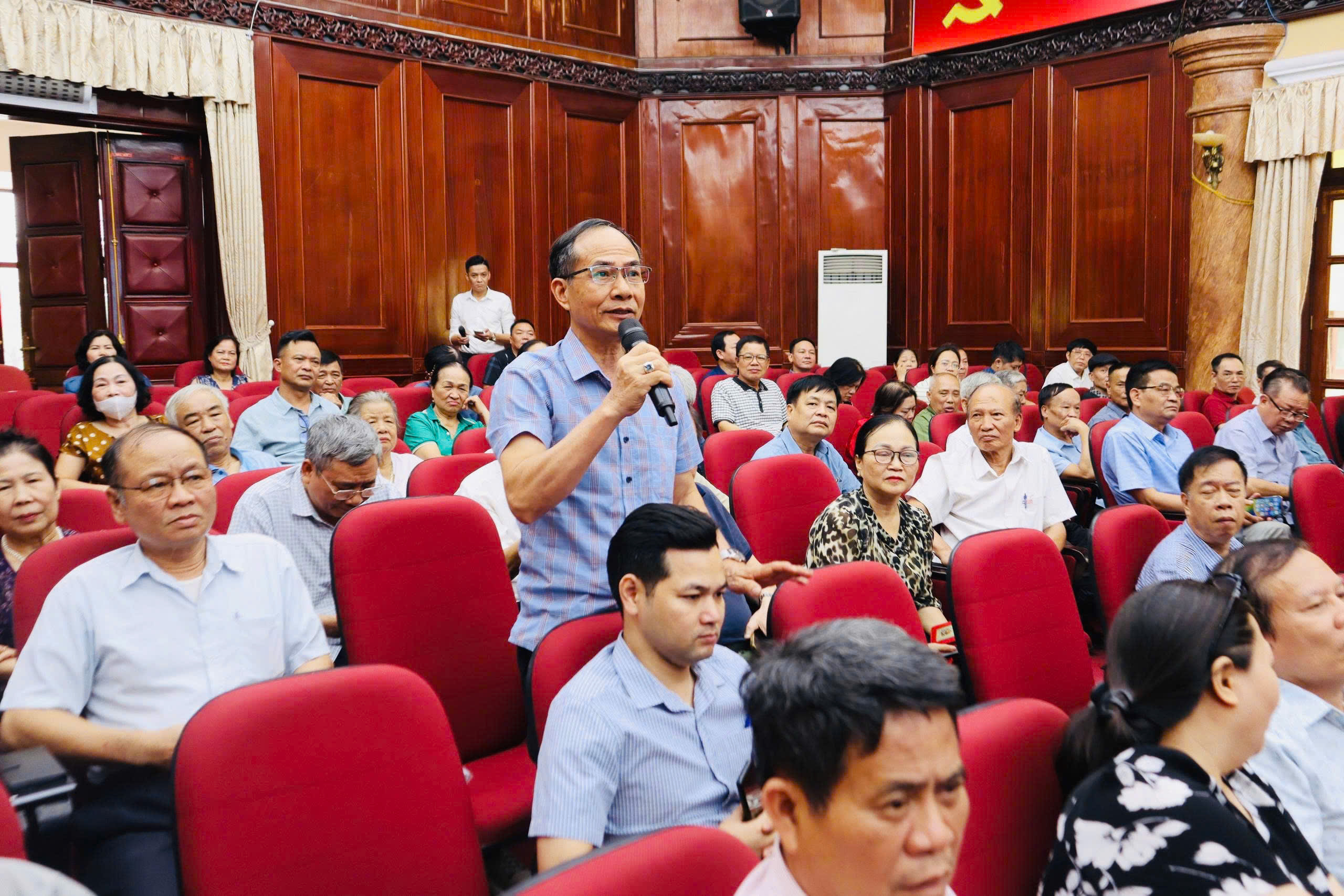 Các đại biểu phát biểu ý kiến tại Hội nghị