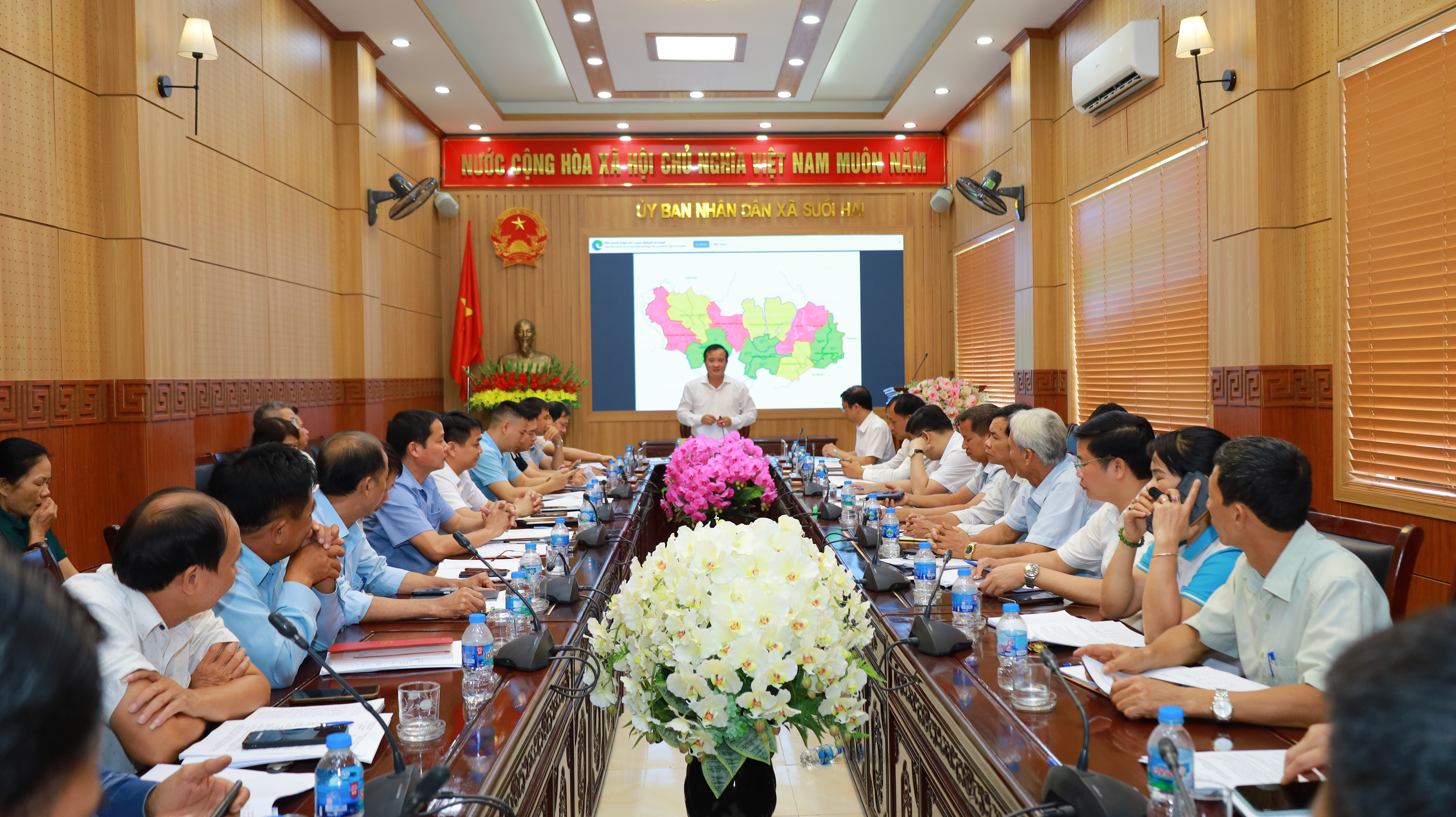 Đồng chí Đỗ Mạnh Hưng - Bí thư Đảng ủy, Chủ tịch HĐND xã chủ trì hội nghị.