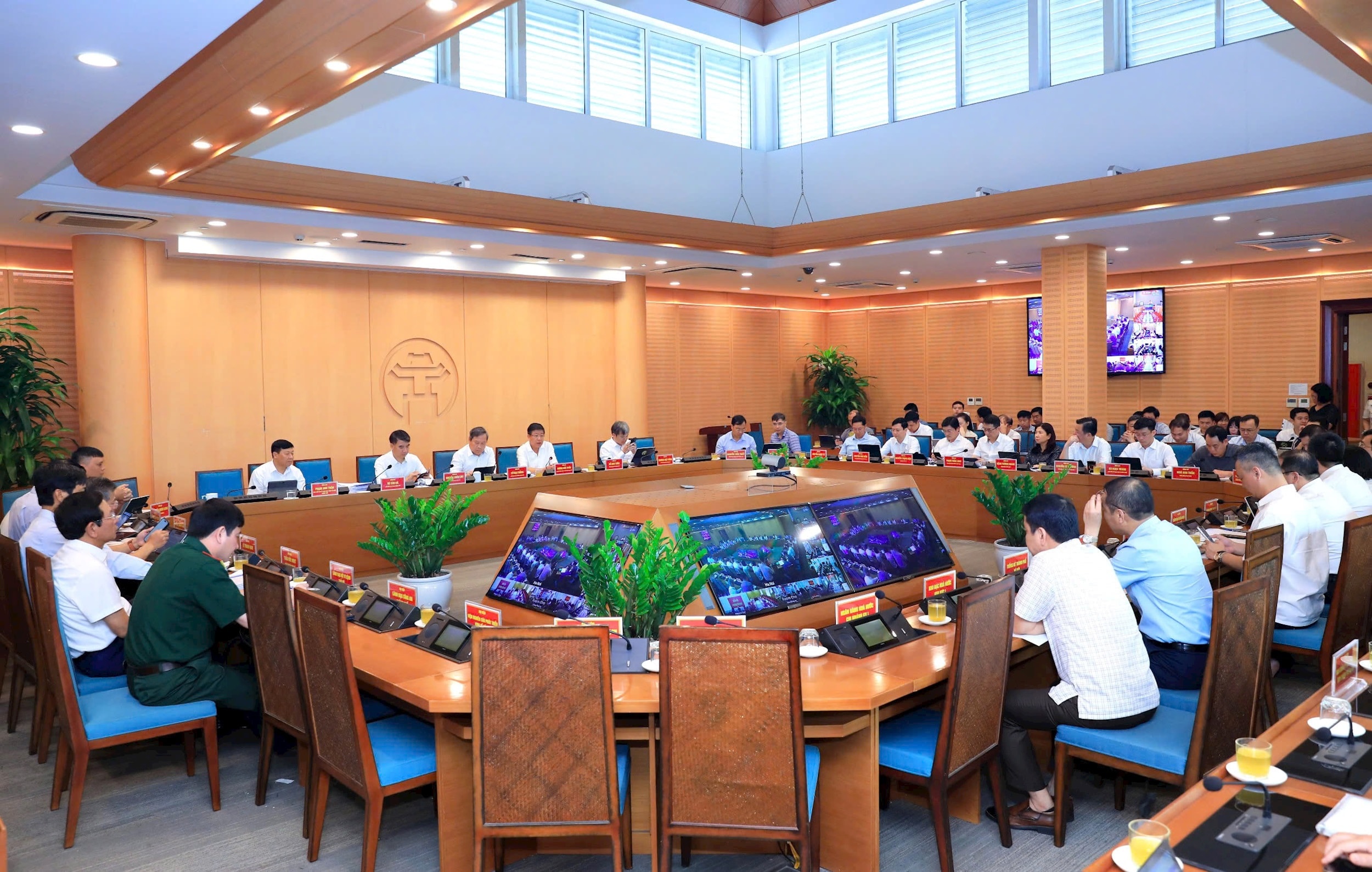Quang cảnh phiên họp