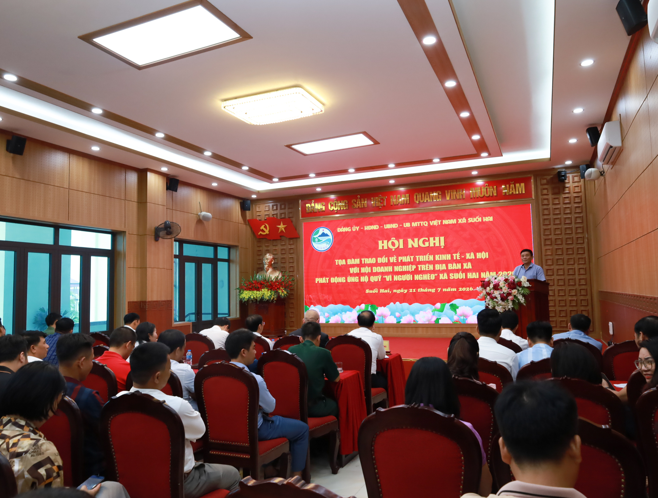 Quang cảnh hội nghị tọa đàm và vận động ủng hộ quỹ Vì người nghèo