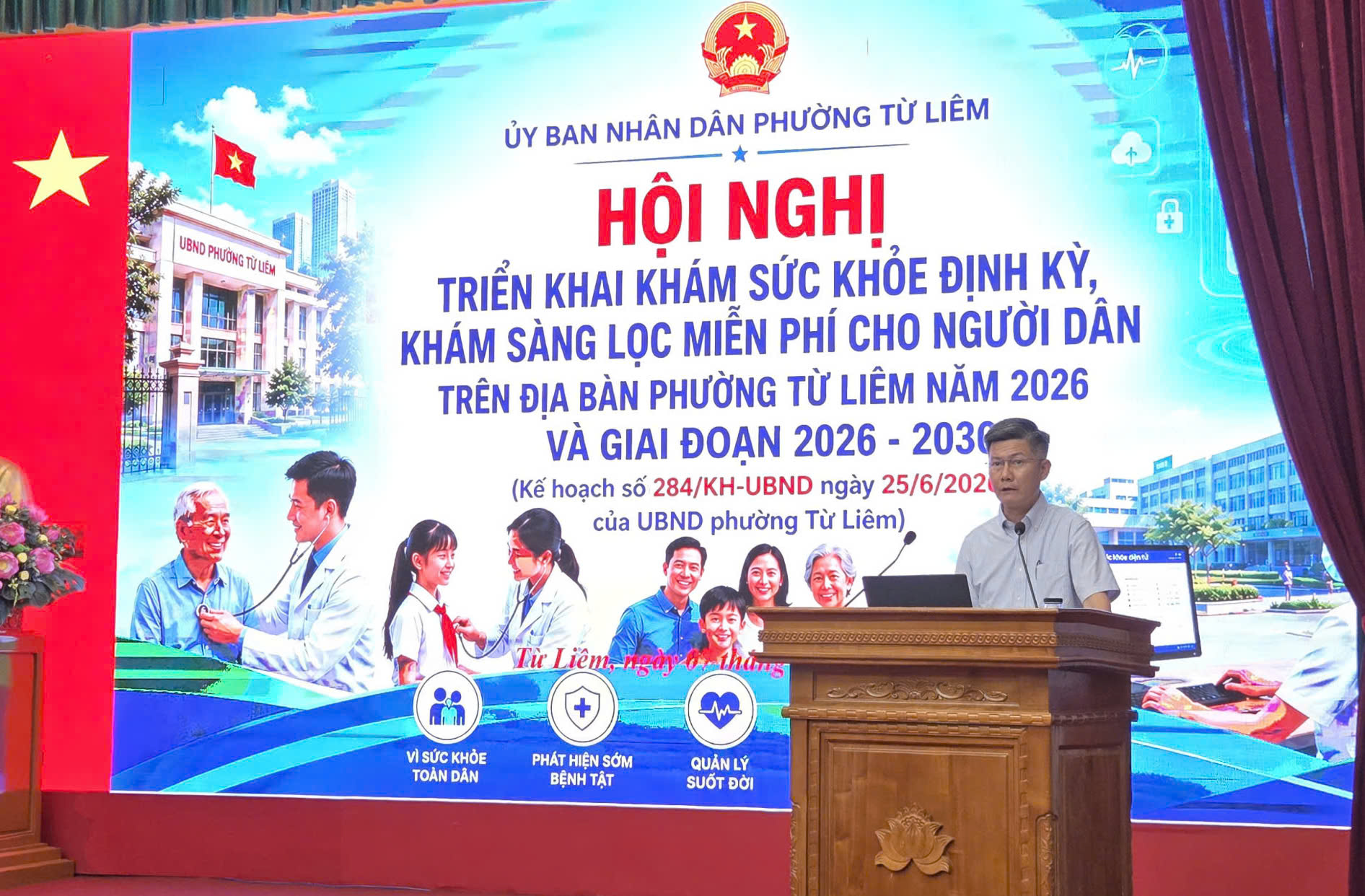 Đồng chí Bùi Ngọc Kính - UVTV, Phó Chủ tịch UBND phường Từ Liêm phát biểu tại hội nghị.