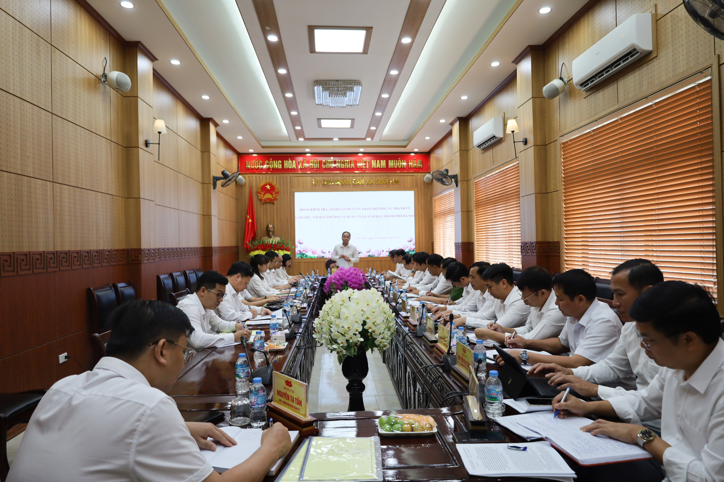 Đ/c Nguyễn Thanh Tùng – Ủy viên Ban Thường vụ Thành ủy, Giám đốc Công an thành phố Hà Nội - Trưởng đoàn chủ trì buổi làm việc