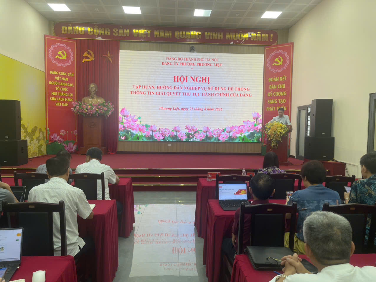 Quang cảnh hội nghị