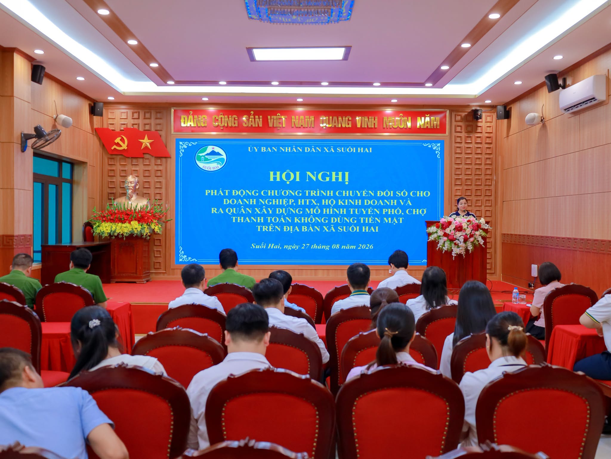 Suối Hai phát động chương trình chuyển đổi số cho doanh nghiệp, HTX, hộ kinh doanh và chính thức ra quân xây dựng Tuyến đường và chợ thanh toán không dùng tiền mặt năm 2026.