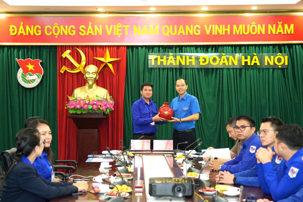 Hà Nội - Viêng Chăn phát huy truyền thống quan hệ đặc biệt
