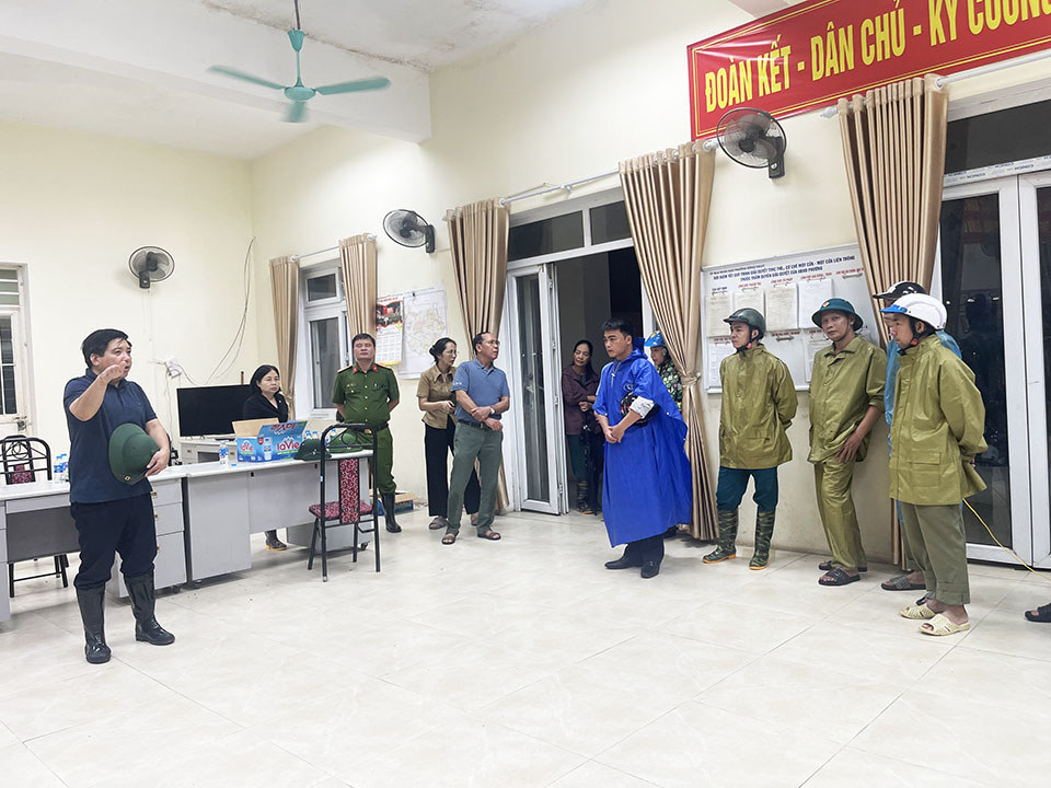 836 hộ dân ngoài đê sông Hồng ở quận Bắc Từ Liêm được di dời khẩn cấp để tránh ngập lụt