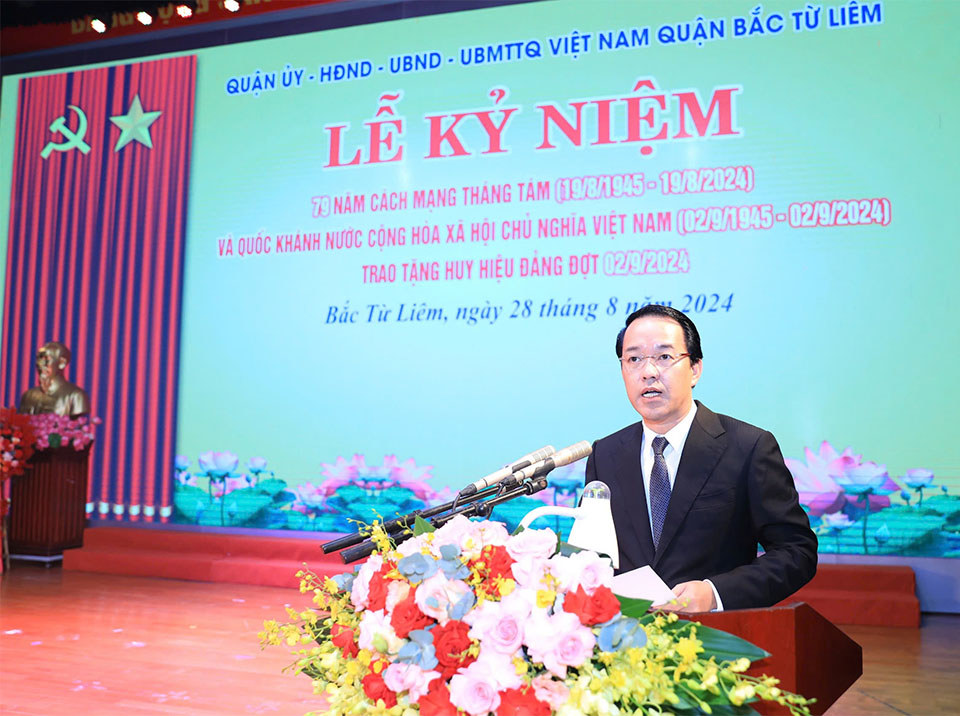 Quận Bắc Từ Liêm trao Huy hiệu Đăng tặng 369 đảng viên lão thành nhân dịp Quốc khánh 2-9