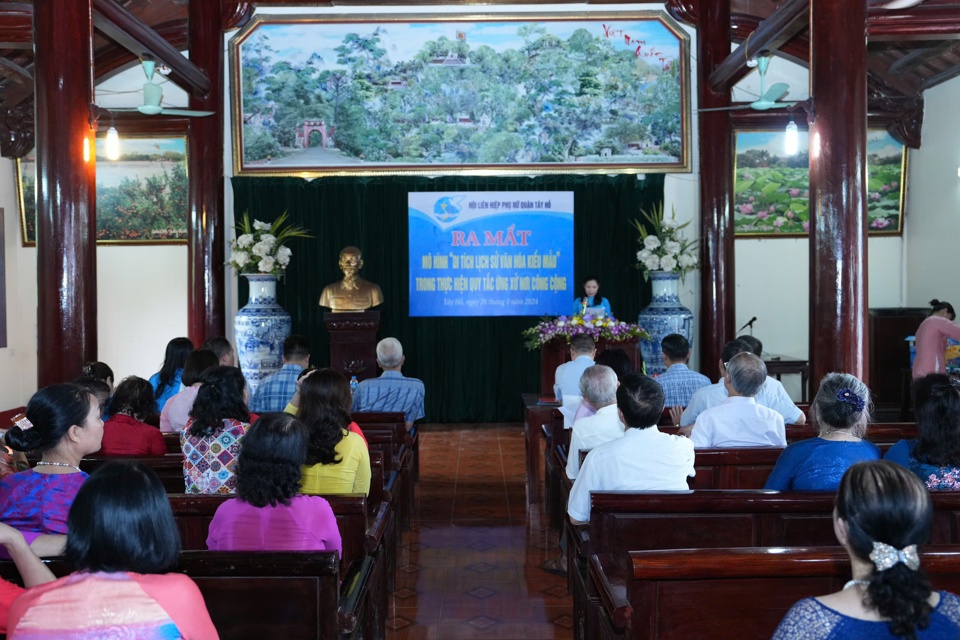 Phụ nữ Tây Hồ tiên phong xây dựng di tích lịch sử kiểu mẫu và lan tỏa văn hóa ứng xử công cộng