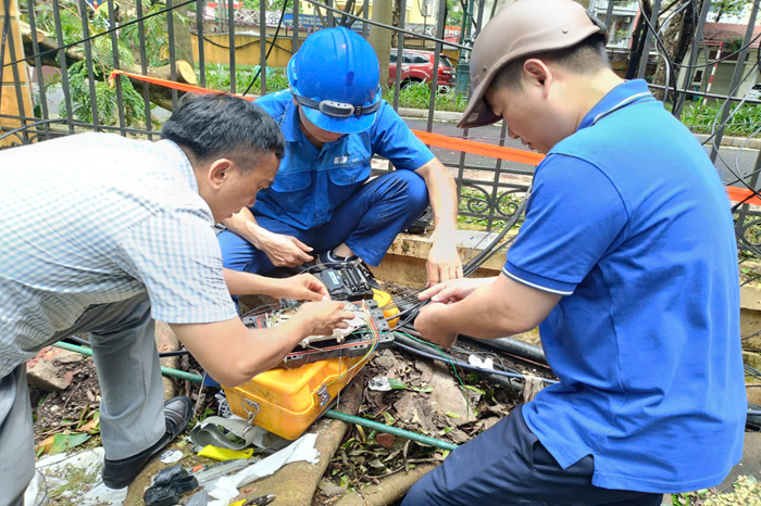 VNPT Hà Nội khẩn trương khắc phục sự cố viễn thông sau bão số 3, đảm bảo thông tin liên lạc thông suốt