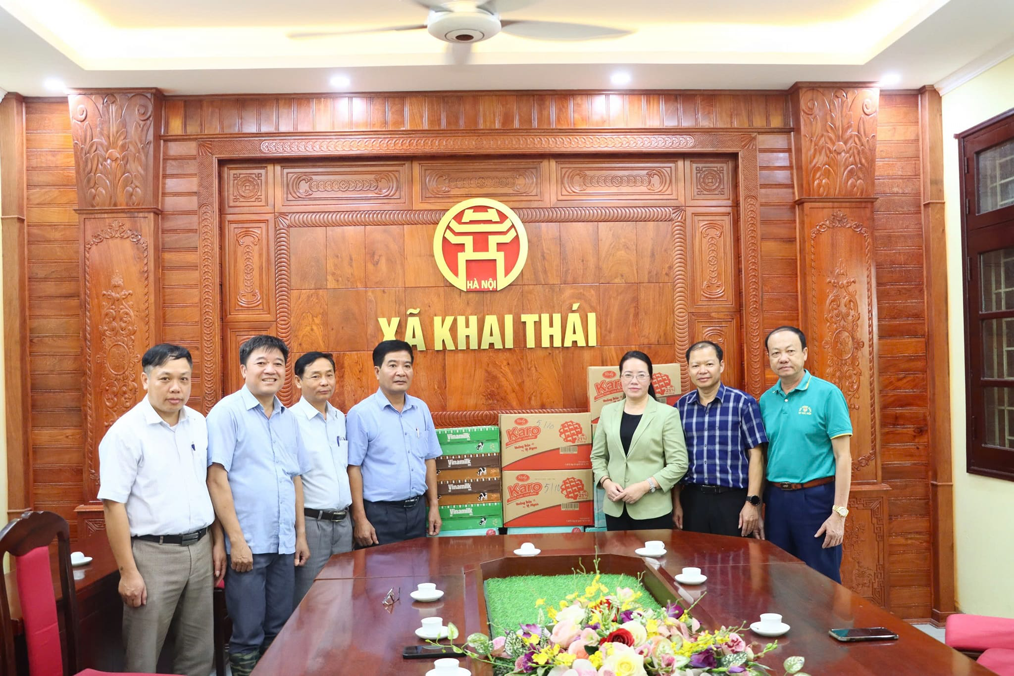 Chủ tịch Hội Nông dân thành phố thăm và tặng quà hỗ trợ nông dân bị thiệt hại sau bão số 3 tại huyện Phú Xuyên