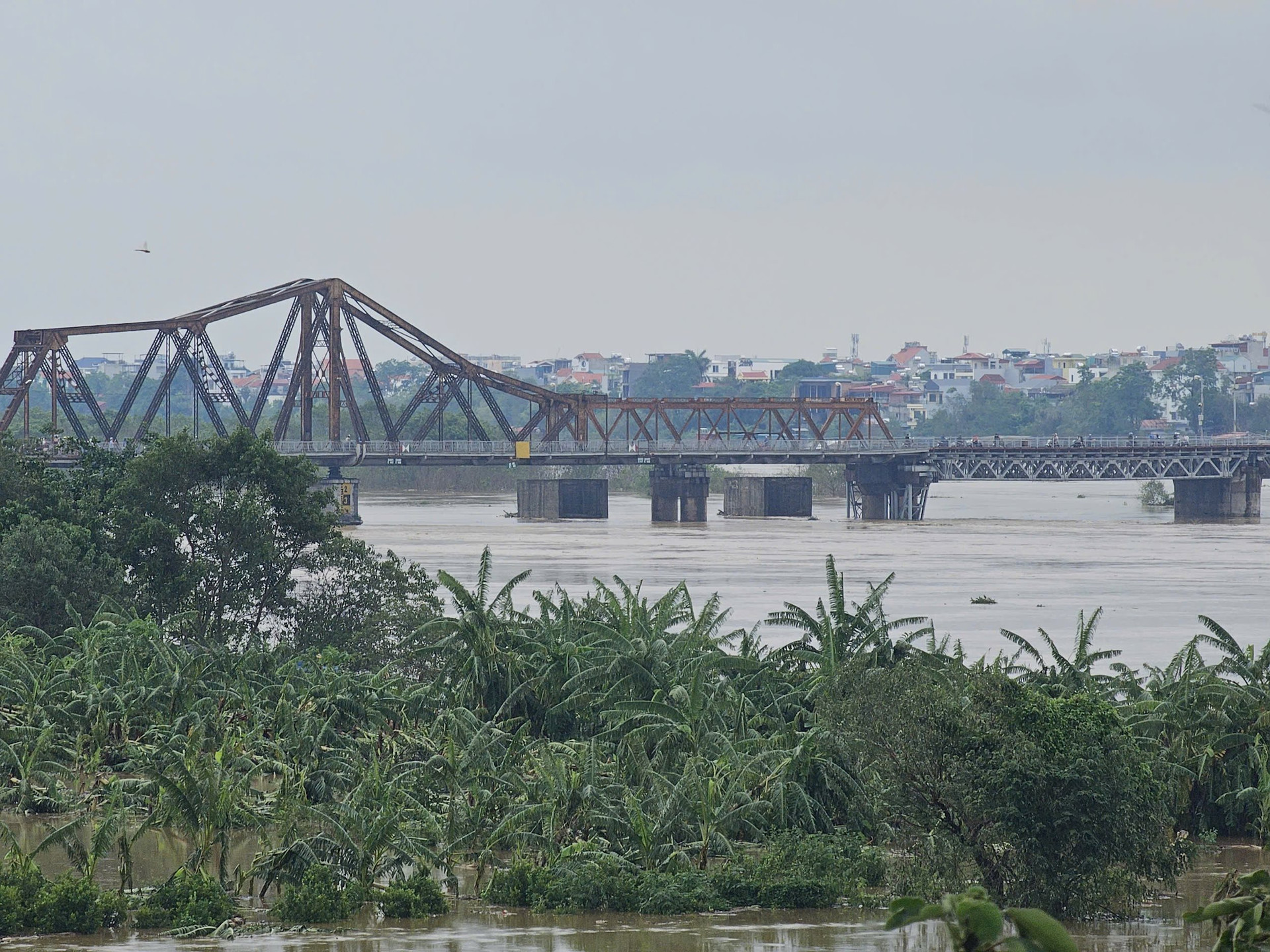 Tăng cường kiểm tra, bảo đảm an toàn giao thông trong mùa mưa lũ ở Hà Nội