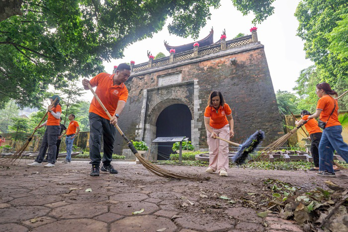 Di tích, danh thắng Thăng Long - Hà Nội khẩn trương khắc phục hậu quả bão số 3, sẵn sàng đón khách tham quan