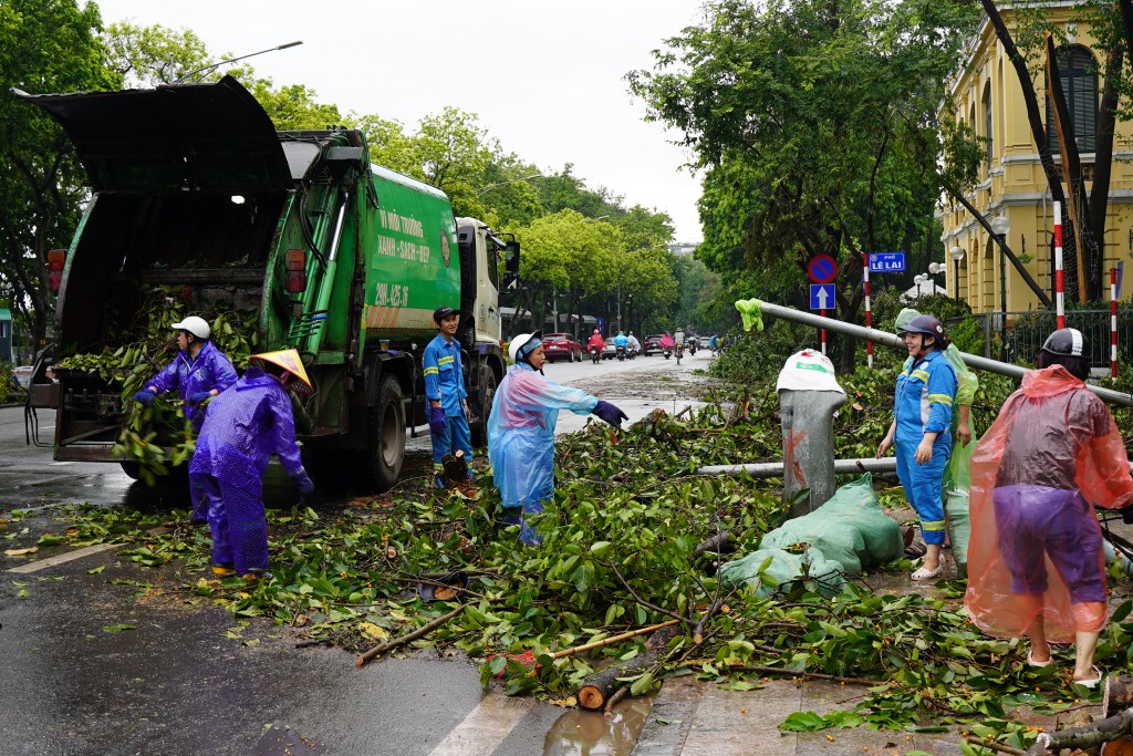 Hà Nội khẩn trương khắc phục hậu quả sau bão số 3, thanh niên Thủ đô ra quân hỗ trợ cộng đồng