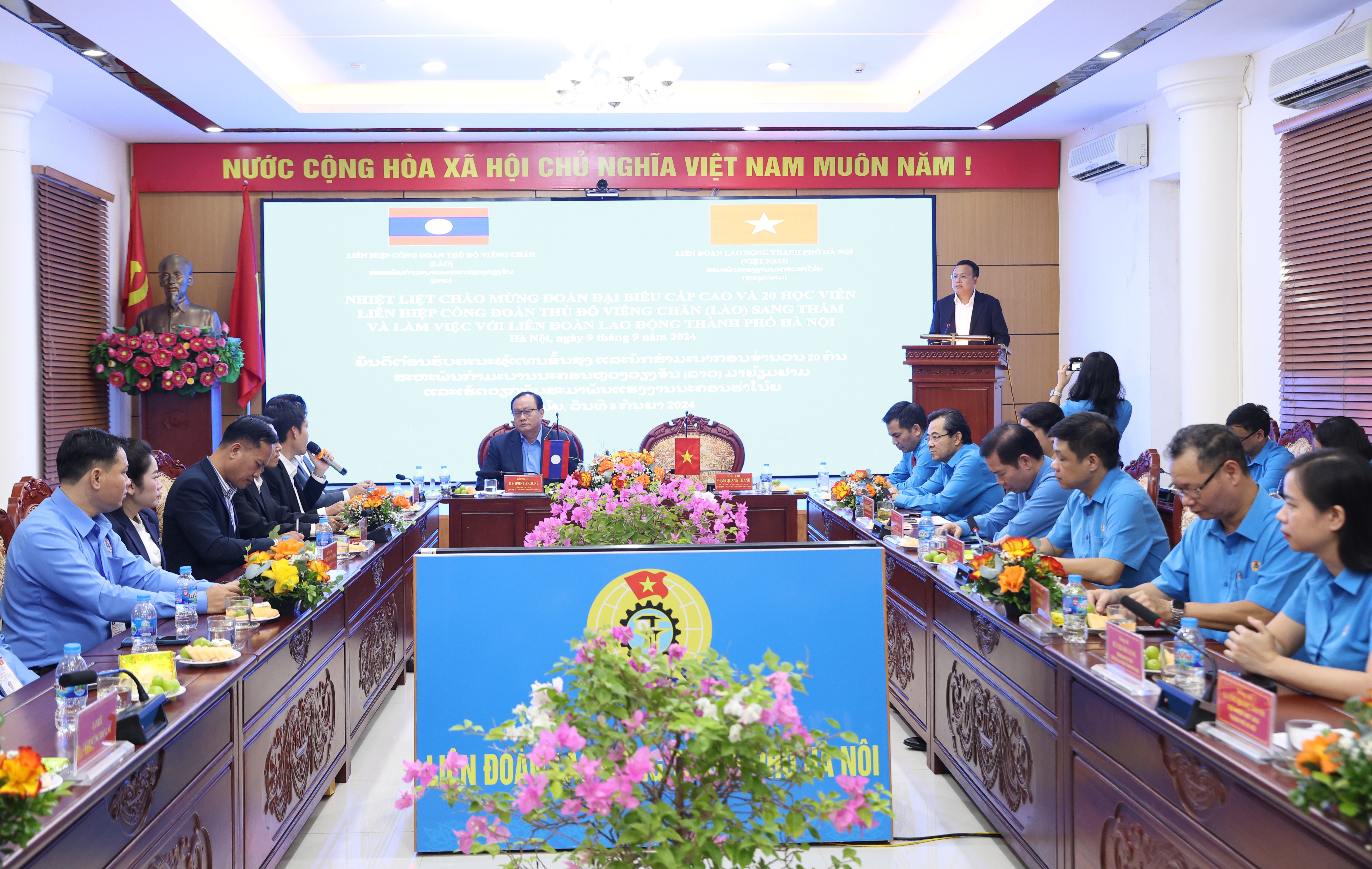 Hà Nội và Viêng Chăn tăng cường hợp tác Công đoàn, thúc đẩy giao lưu và chia sẻ kinh nghiệm