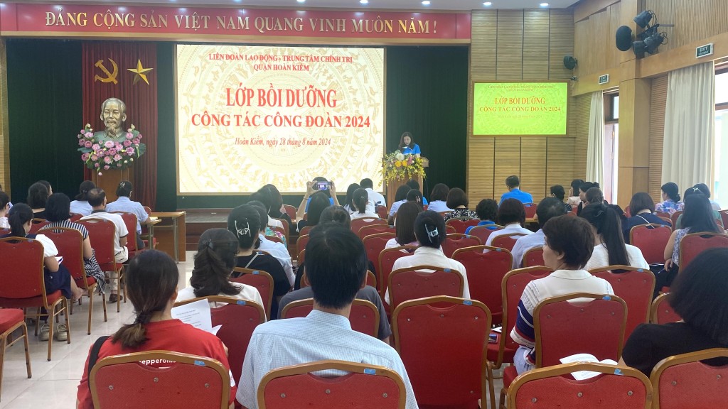 Liên đoàn Lao động quận Hoàn Kiếm tổ chức lớp bồi dưỡng nghiệp vụ 2024: Nâng cao kỹ năng và hiệu quả hoạt động công đoàn