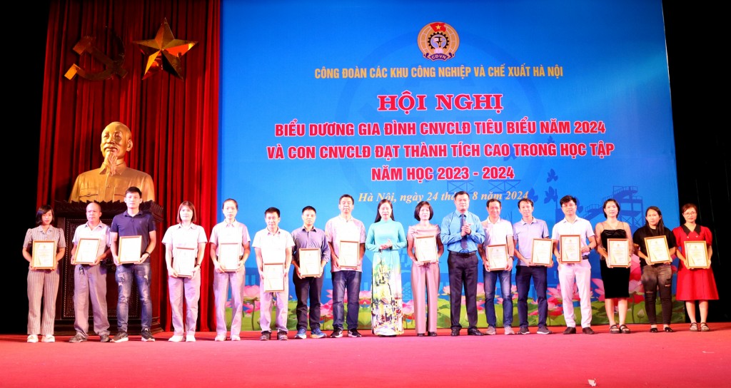 Công đoàn các khu công nghiệp và chế xuất Hà Nội tôn vinh gia đình tiêu biểu, khích lệ con em công nhân, viên chức, lao động đạt thành tích cao trong học tập