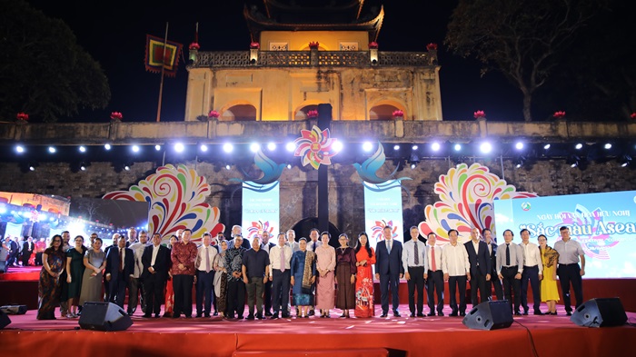 Sắc màu ASEAN: Ngày hội văn hóa kết nối và tỏa sáng tại Hoàng thành Thăng Long