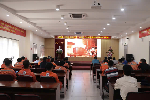 Công ty Điện lực Thanh Xuân đẩy mạnh tuyên truyền và nâng cao kỹ năng phòng cháy chữa cháy và cứu nạn cứu hộ cho cán bộ, công nhân viên