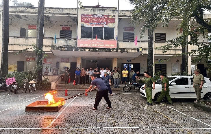 Nâng cao ý thức phòng cháy chữa cháy trong các hộ gia đình làm nghề gỗ: Hướng dẫn kỹ năng thoát nạn và xử lý sự cố cháy nổ