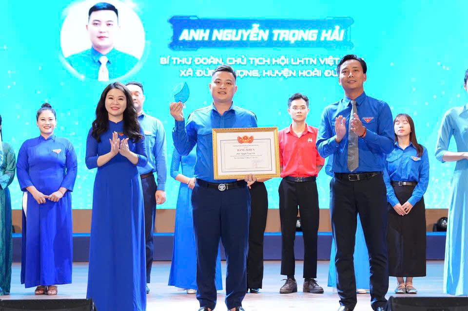 Vinh danh thanh niên tiêu biểu nhân kỷ niệm 68 năm Ngày truyền thống Hội Liên hiệp Thanh niên Việt Nam