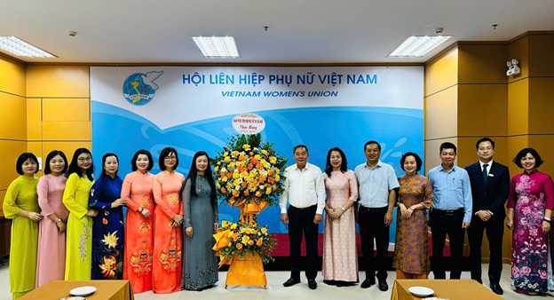 Tôn vinh phụ nữ Việt Nam - Nền tảng vững chắc của gia đình và xã hội