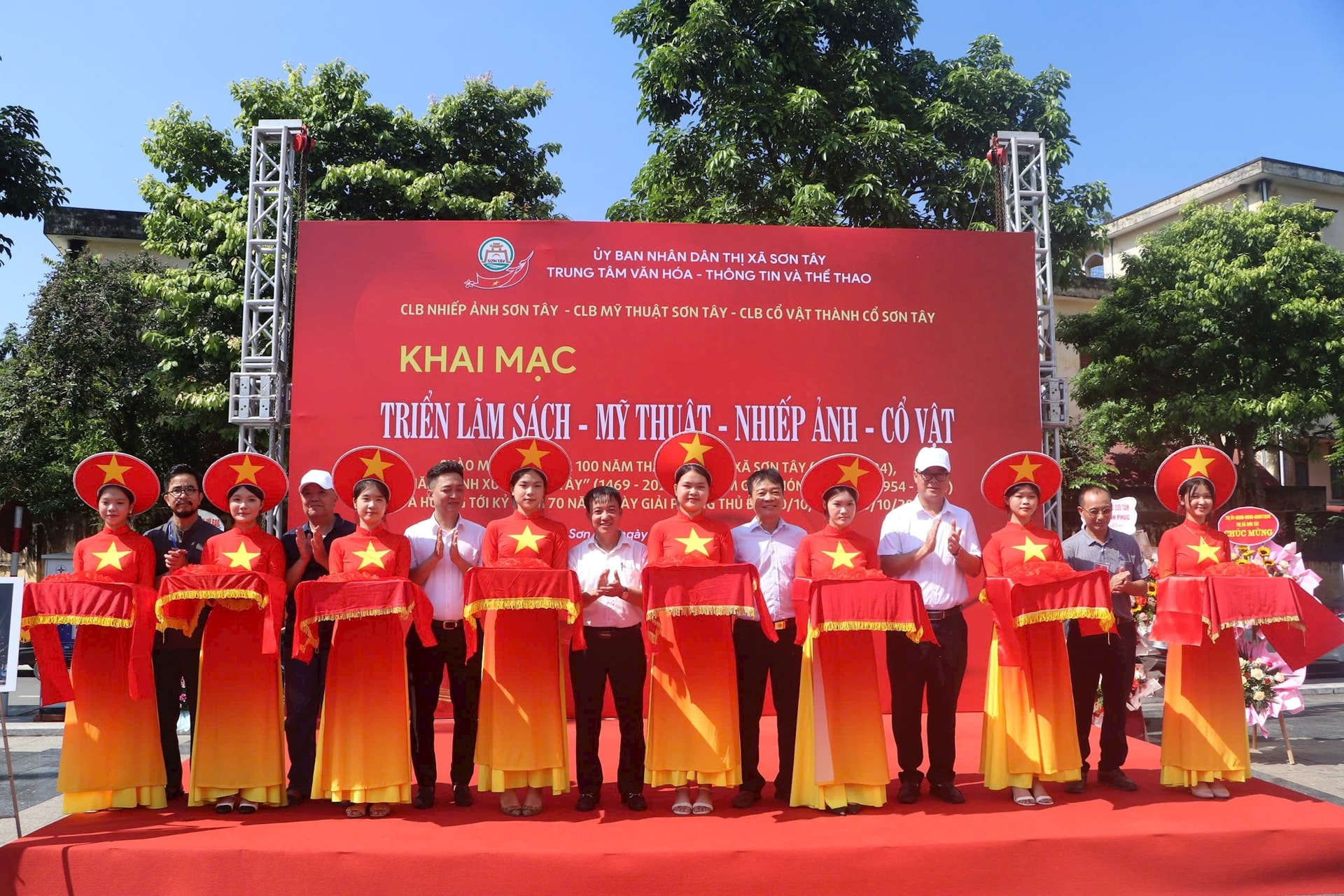 Triển lãm Sách - Mỹ thuật - Nhiếp ảnh - Cổ vật: Hành trình tôn vinh văn hóa, lịch sử Sơn Tây