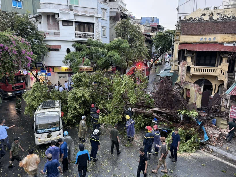 Những nguyên tắc an toàn khi di chuyển trong mưa bão: Lưu ý quan trọng để đảm bảo tính mạng và tài sản