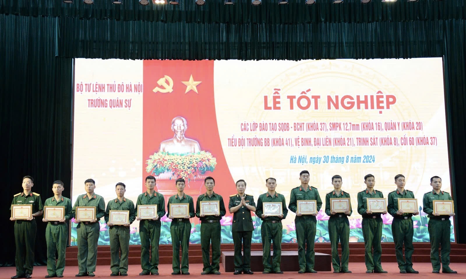 Lễ bế giảng khóa đào tạo sĩ quan dự bị: Nhiều học viên đạt thành tích xuất sắc