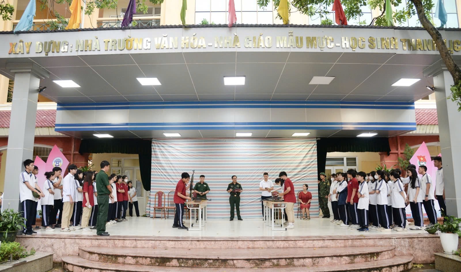 Học sinh THPT rèn luyện kỹ năng chiến đấu tại hội thao giáo dục quốc phòng và an ninh