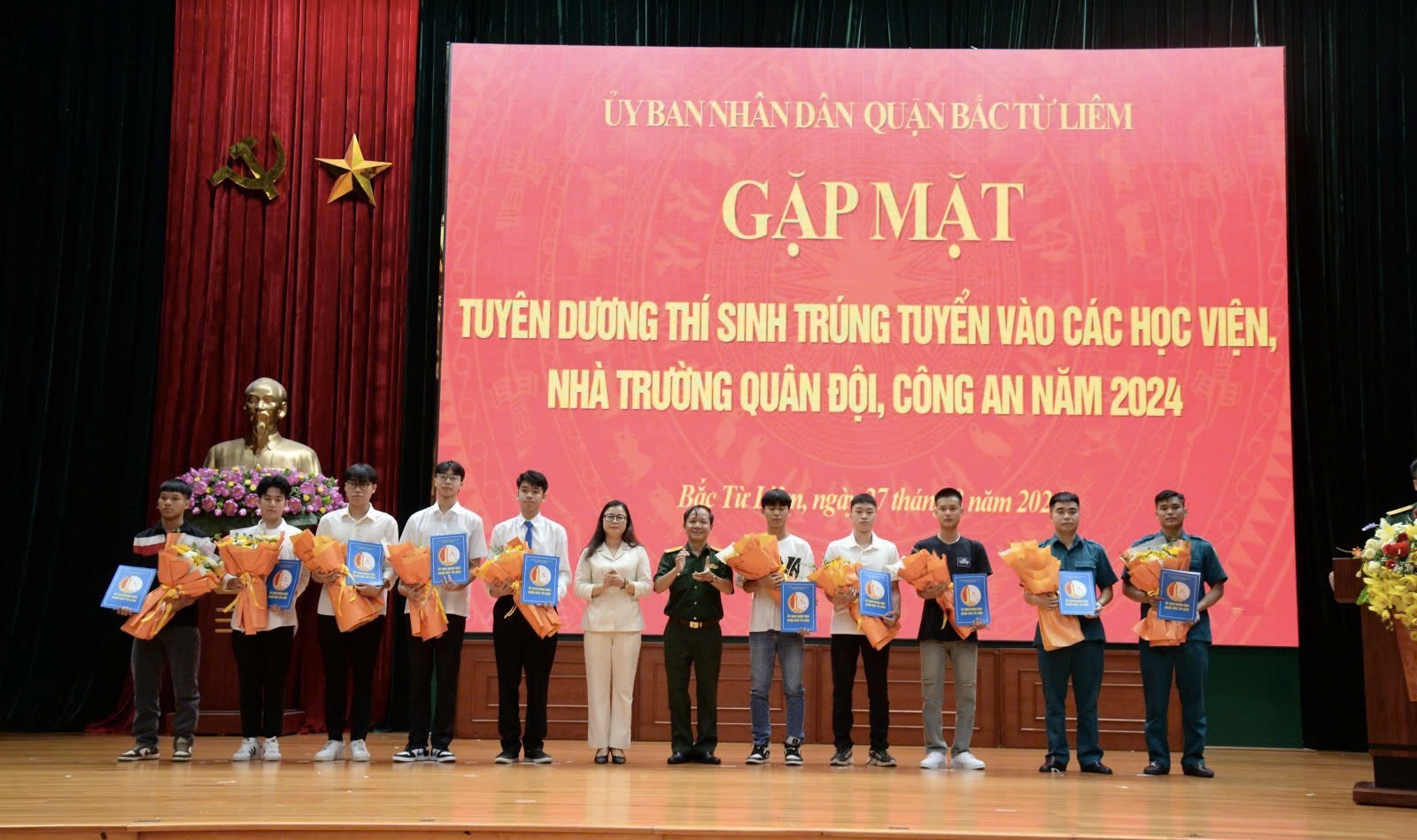 Quận Bắc Từ Liêm vinh danh các thí sinh trúng tuyển học viện quân đội, công an: Niềm tự hào và động lực cho thế hệ trẻ