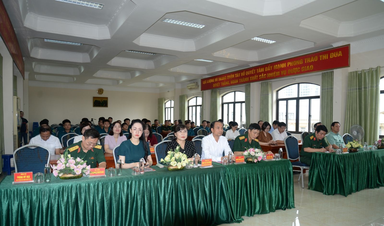 Phó Tham mưu trưởng Bộ Tư lệnh Thủ đô chỉ đạo hoạt động của Trung đội Dân quân thường trực quận Tây Hồ