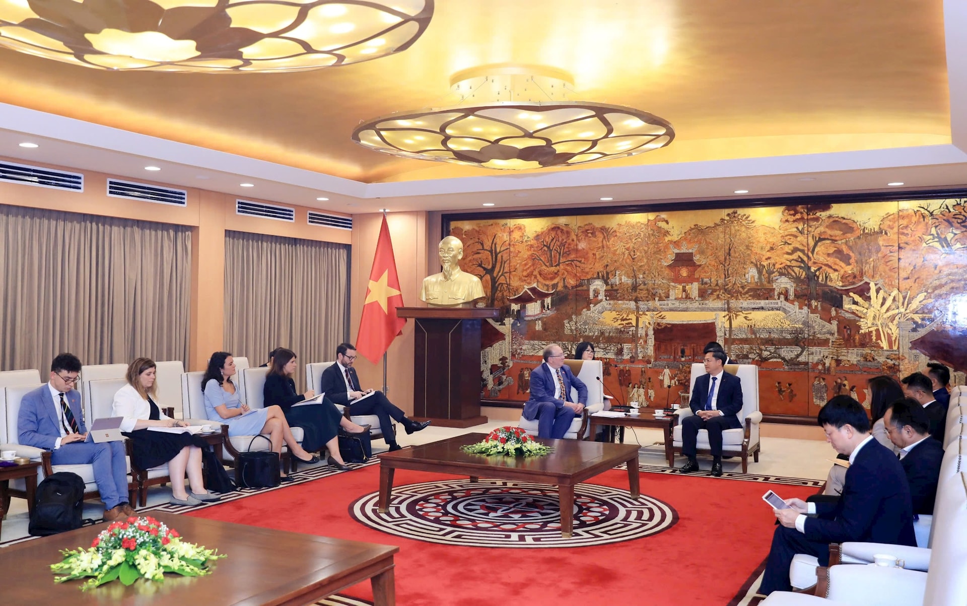 Hà Nội hướng tới xây dựng trung tâm tài chính toàn cầu, hợp tác với London phát triển bền vững