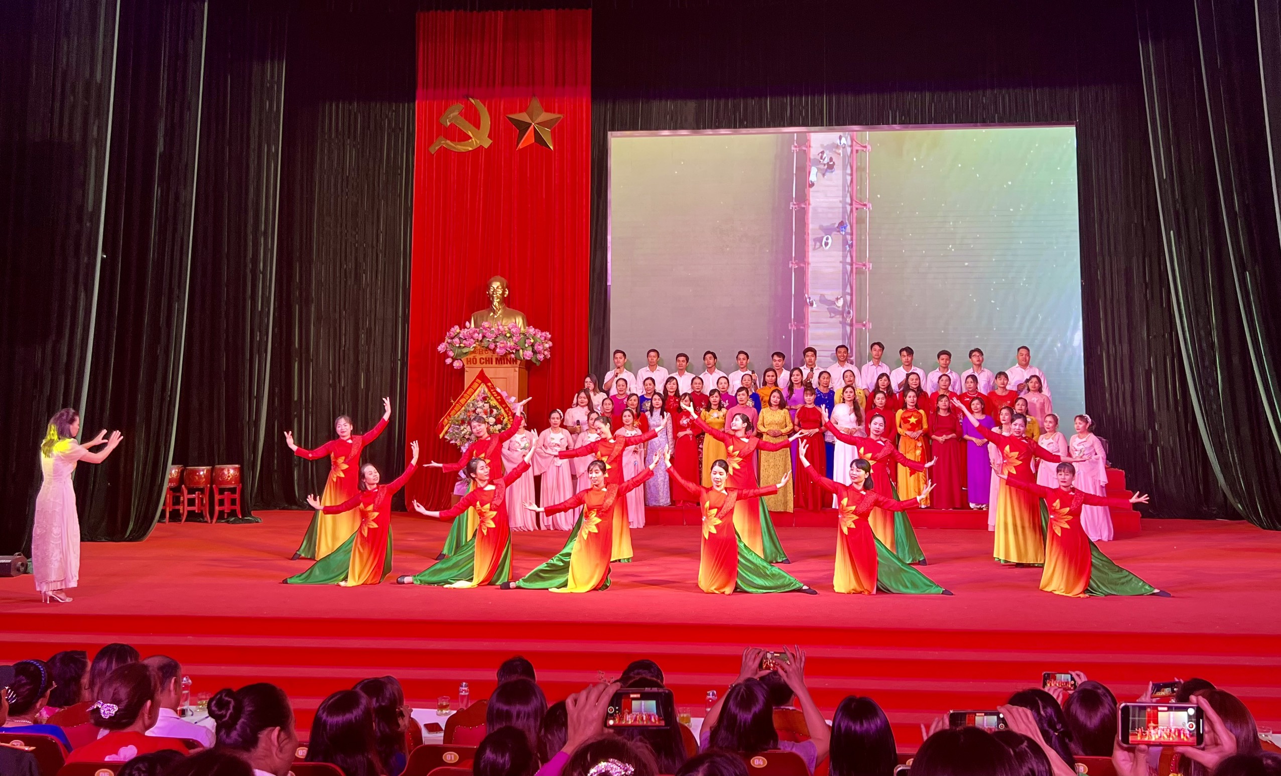 Liên hoan Nghệ thuật quần chúng huyện Thanh Trì: Khơi dậy niềm tự hào, hướng tới xây dựng quận văn minh