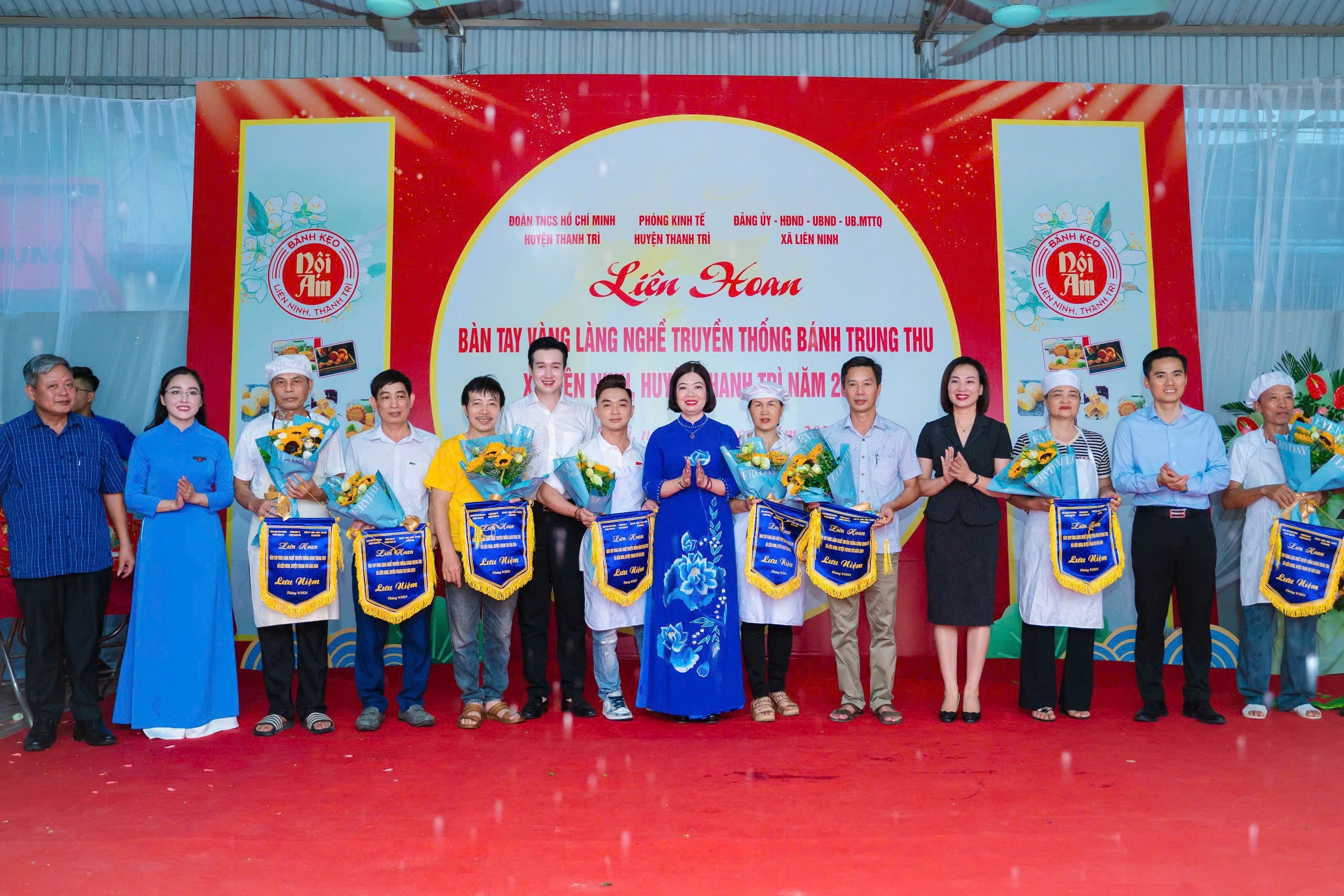 Làng nghề Bánh Trung thu Thanh Trì truyền lửa truyền thống, lan tỏa yêu thương tới trẻ em khó khăn