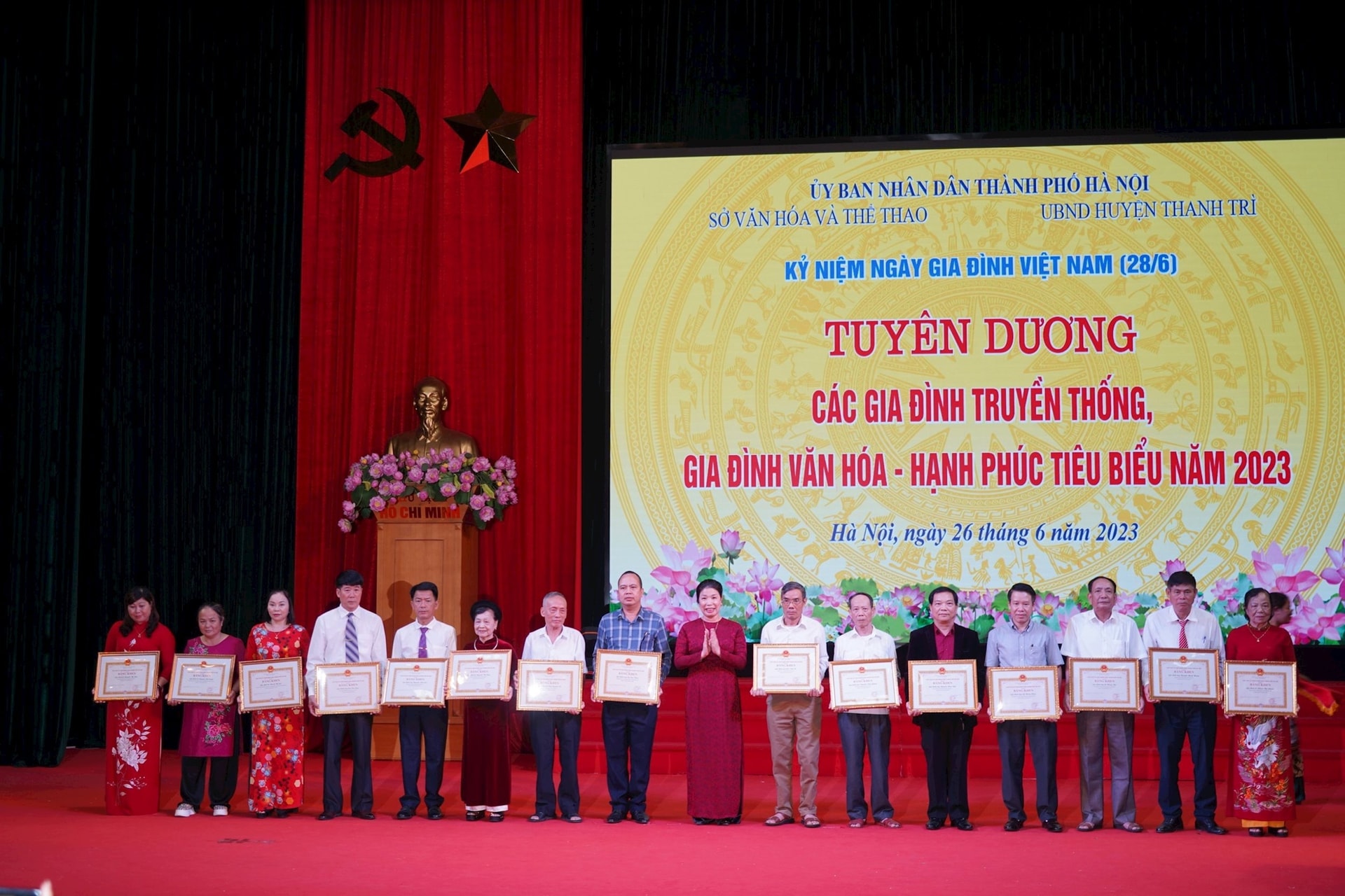 Thành phố Hà Nội vinh danh 90 gia đình văn hóa tiêu biểu: Tôn vinh giá trị gia đình hạnh phúc và phát triển bền vững