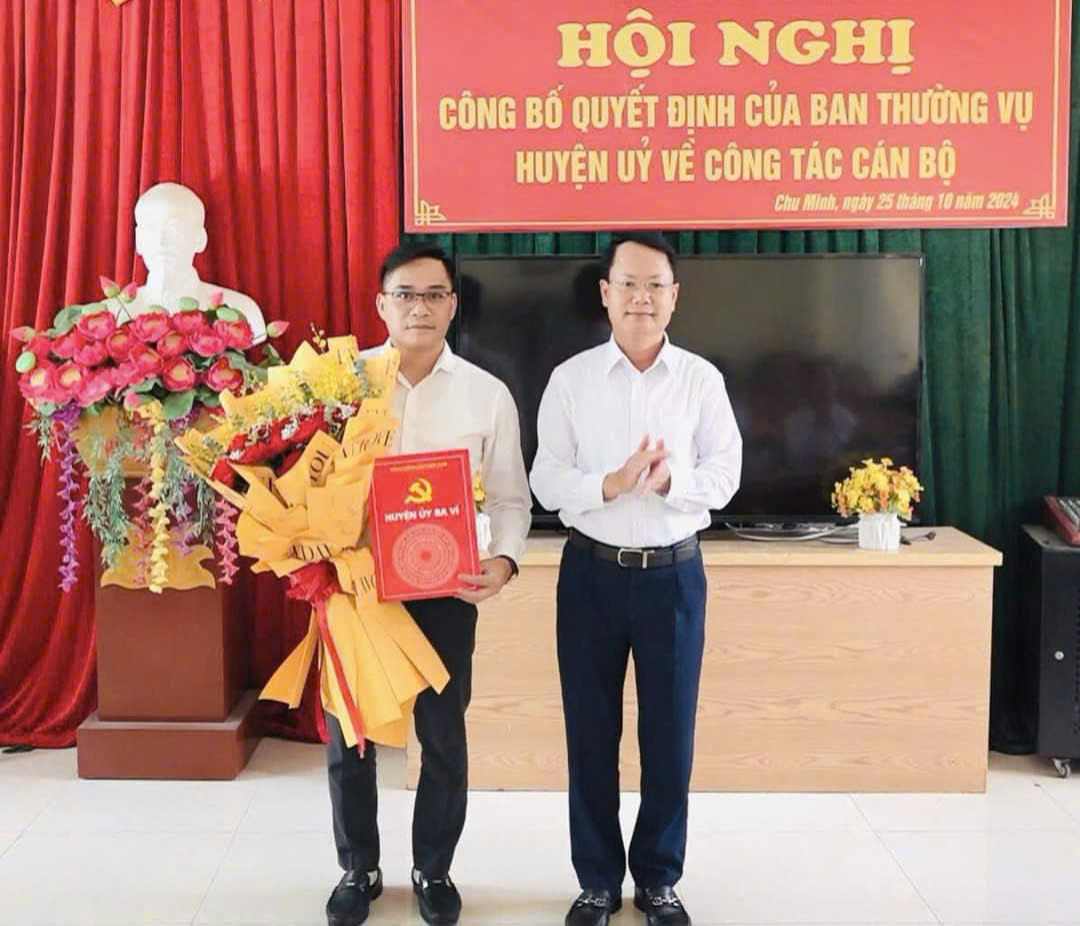 Huyện uỷ Ba Vì công bố quyết định bổ nhiệm Phó Bí thư Đảng uỷ xã Chu Minh