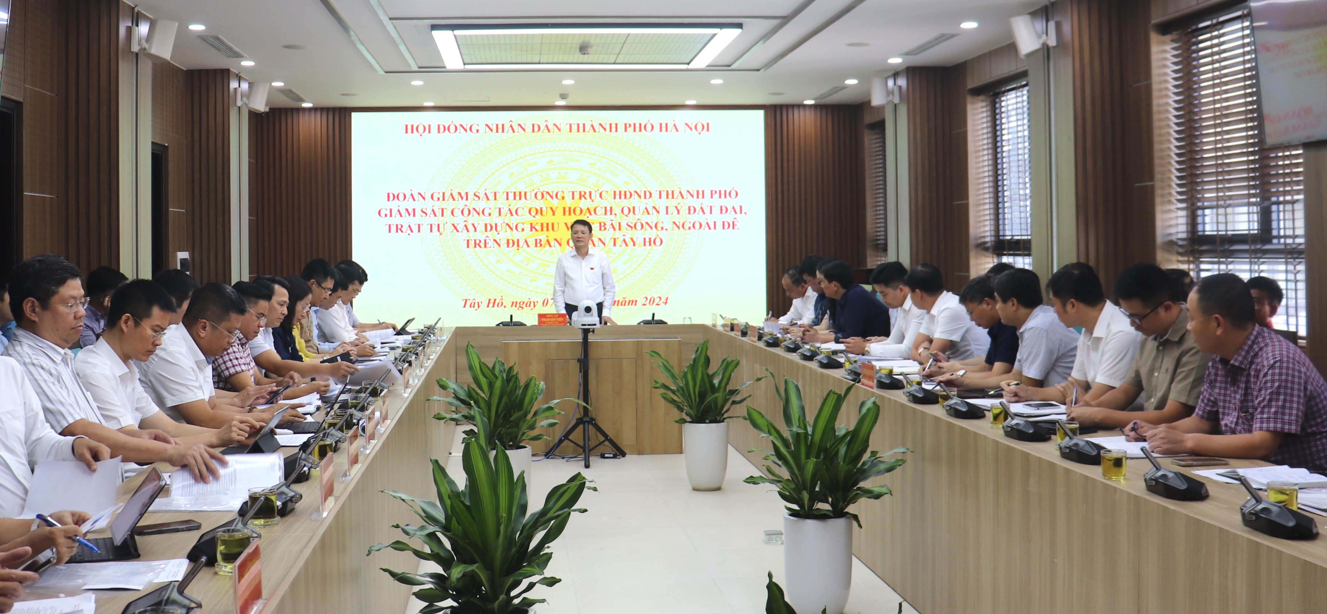 Quận Tây Hồ đẩy mạnh quản lý quy hoạch, trật tự xây dựng khu vực bãi sông Hồng